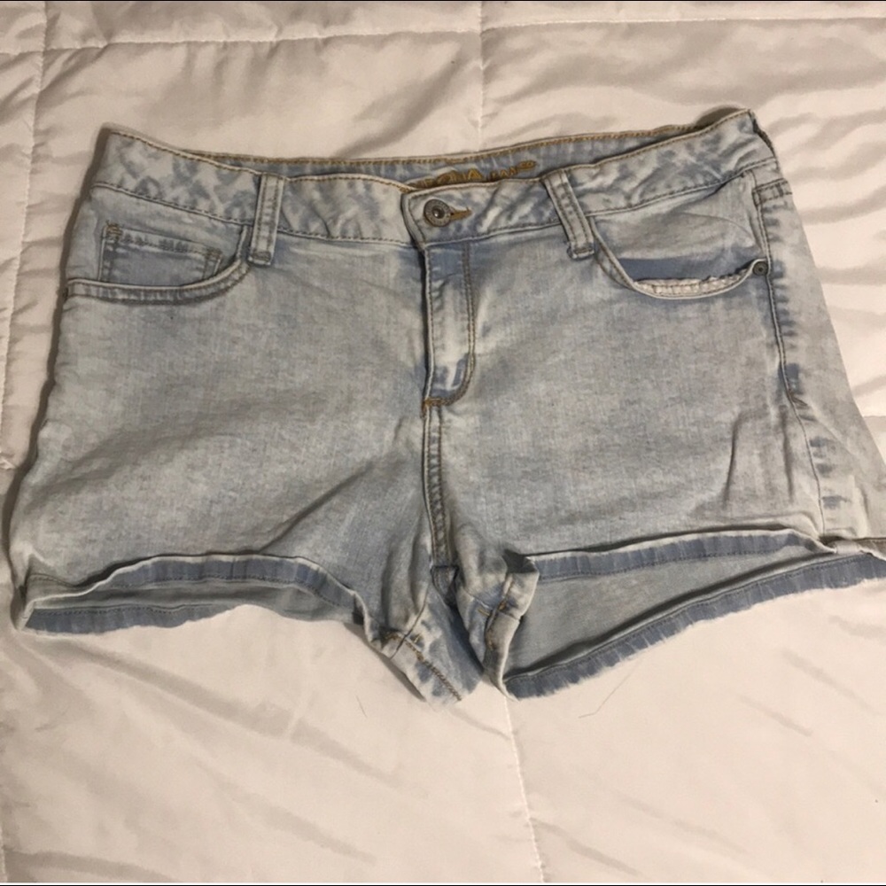 💖Cute acid wash jean shorts.💖